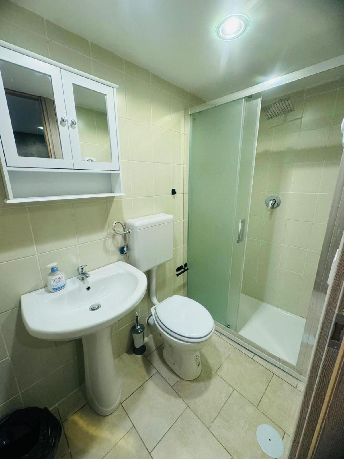 Appartamento con 2 Camere da Letto e Terrazza
