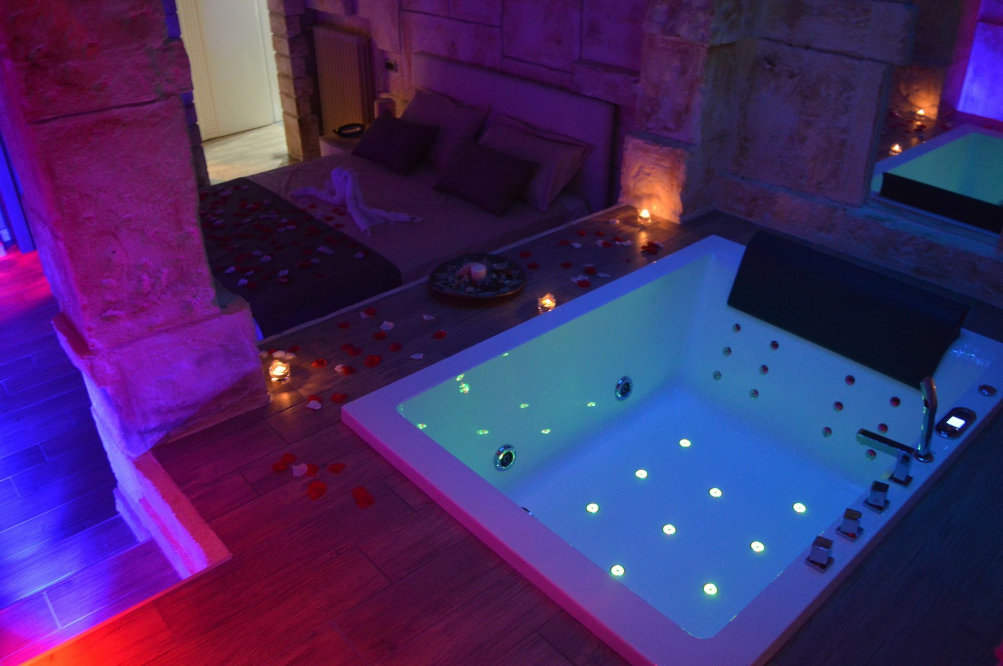 Deluxe Suite Spa Bath